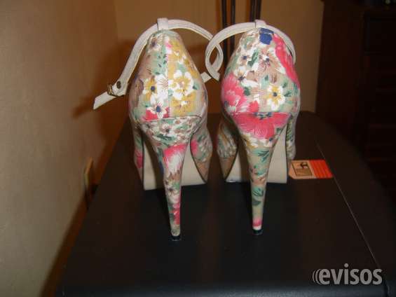 Zapatos floreados divinos en Prado Chico - Ropa y calzado | 279576