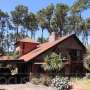 Excelente casa a la venta, Pinares, Punta del Este, con piscina y casa de huéspedes.